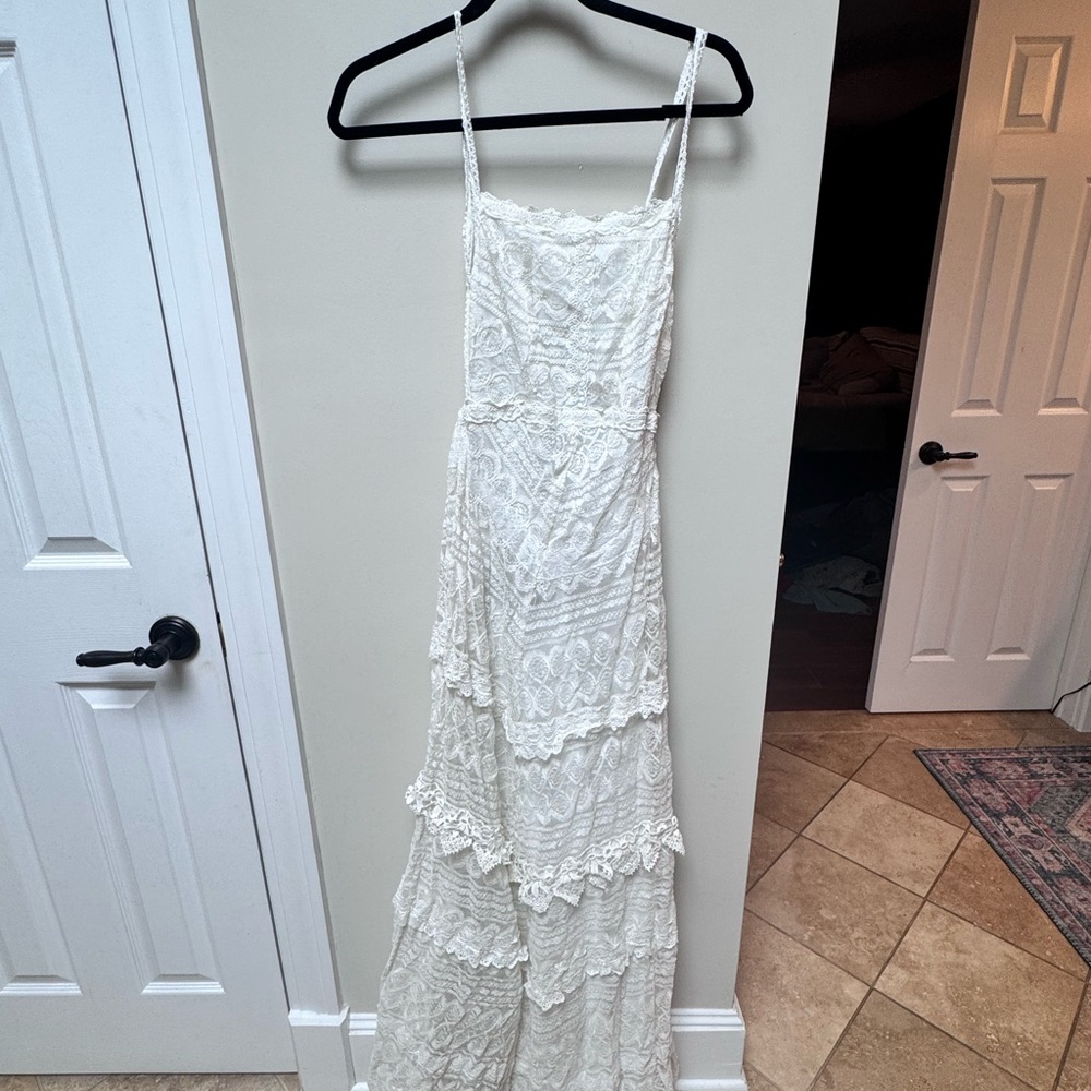LULUS White Lace Maxi Dress / backless